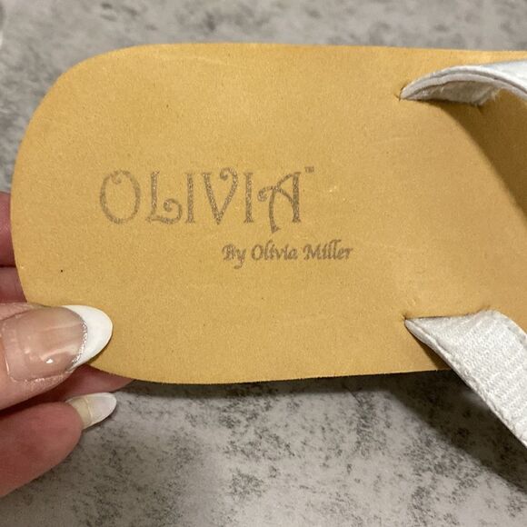 Olivia Miller White Beaded Thong Sandals Size 7/8 - Picture 6 of 9